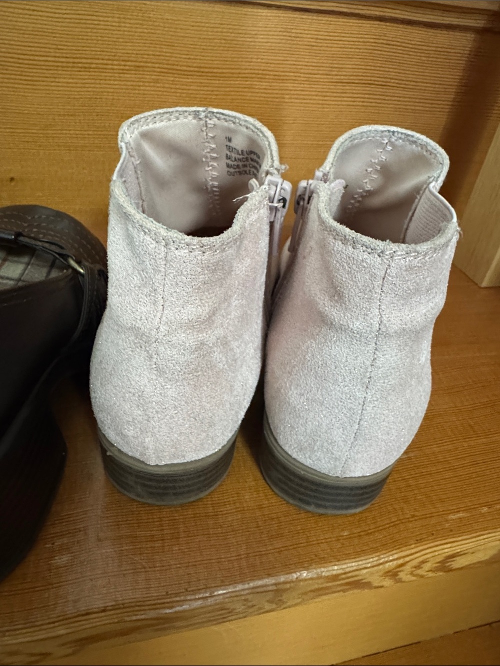 2 pair girls size 1 shoes - Picture 5 of 9